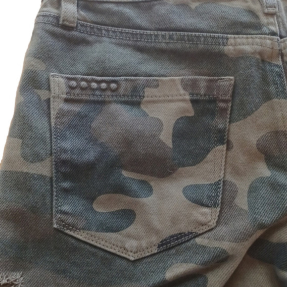  BLANKNYC  camo distressed cutoffs. The Barrow. Size 26. - Picture 6 of 10